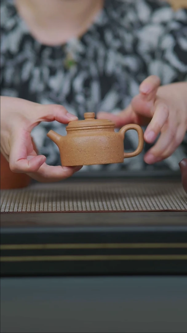 茶壶紫砂03-全手粗砂黄金段小德钟120cc