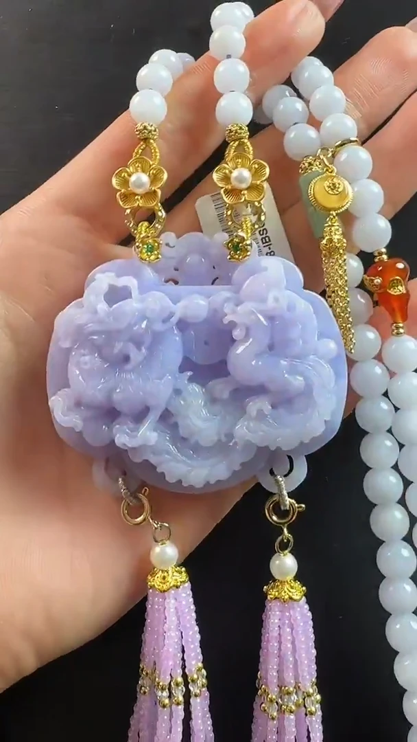 颈饰未镶嵌翡翠天**恬龙凤