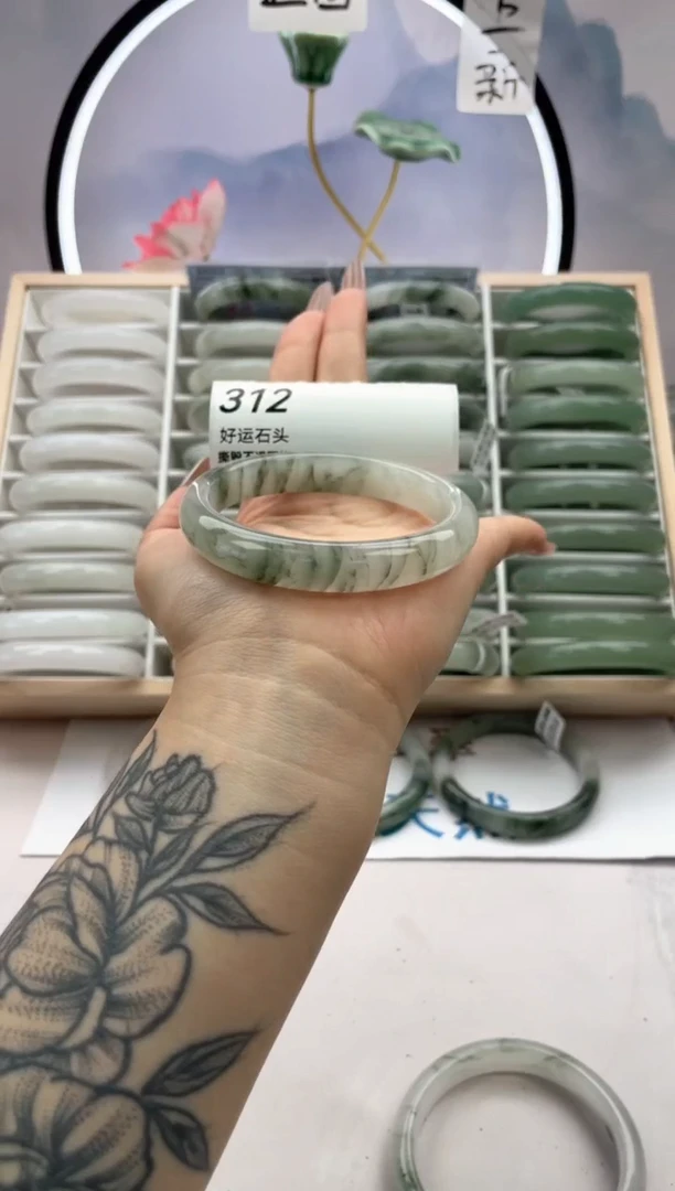 未镶嵌手镯石英质玉312
