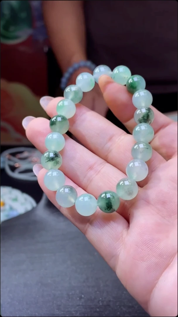 定制翡翠未镶嵌手串