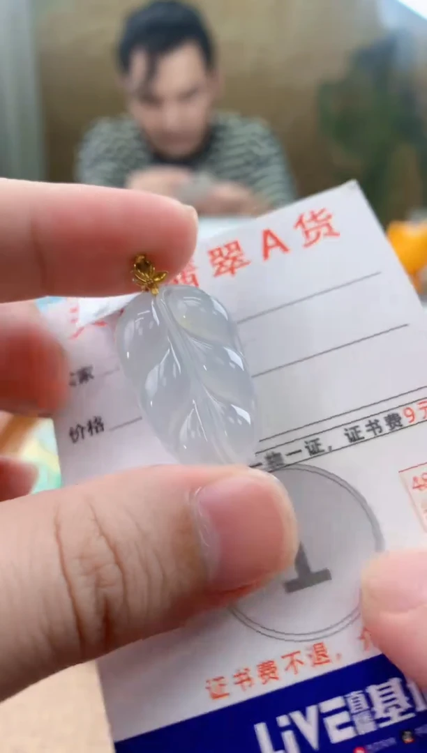 颈饰18K金镶嵌翡翠天然A货翡翠挂件