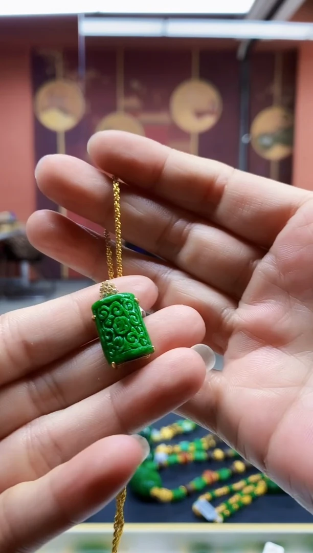 颈饰未镶嵌翡翠吊坠