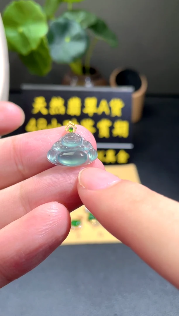 颈饰18K金镶嵌翡翠  翡翠A货