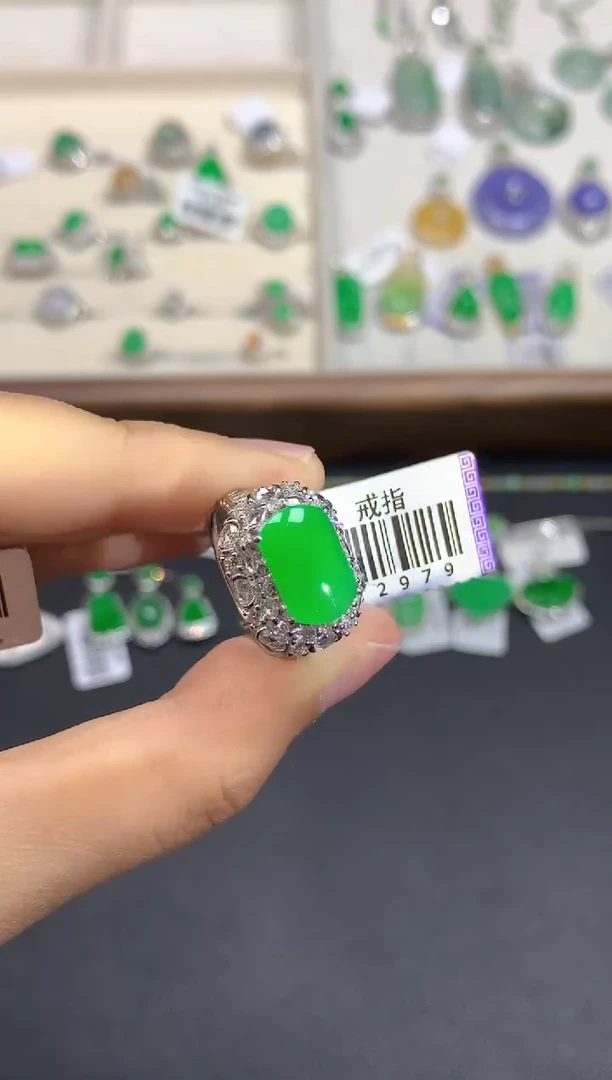 翡翠戒指18K金镶嵌YS2580多样性发其一