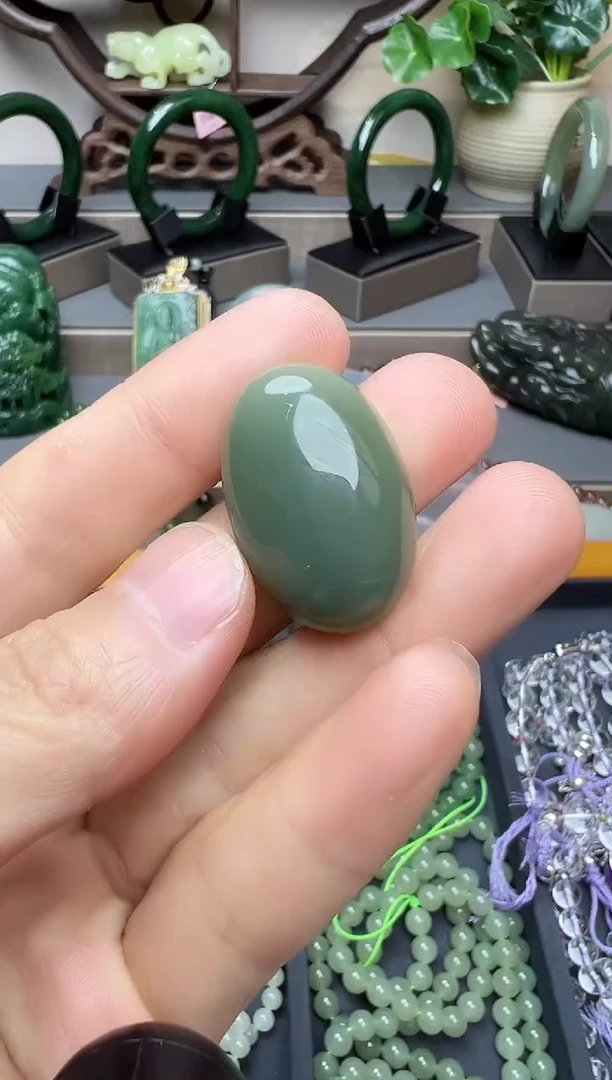 颈饰未镶嵌和田玉吊坠