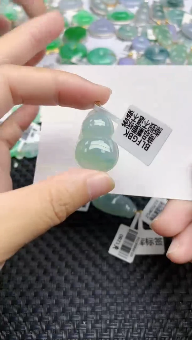 翡翠18K金镶嵌颈饰天然翡翠A货