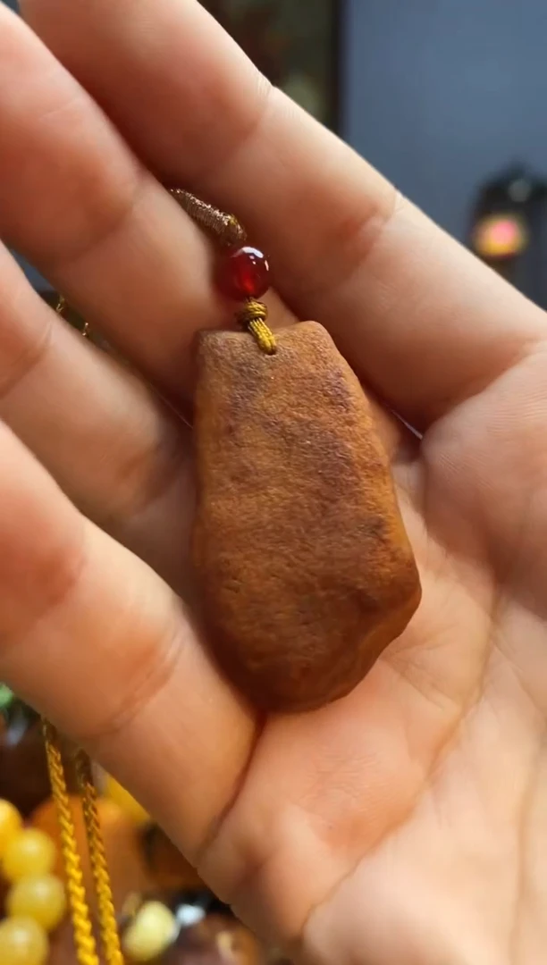 琥珀颈饰未镶嵌吊坠