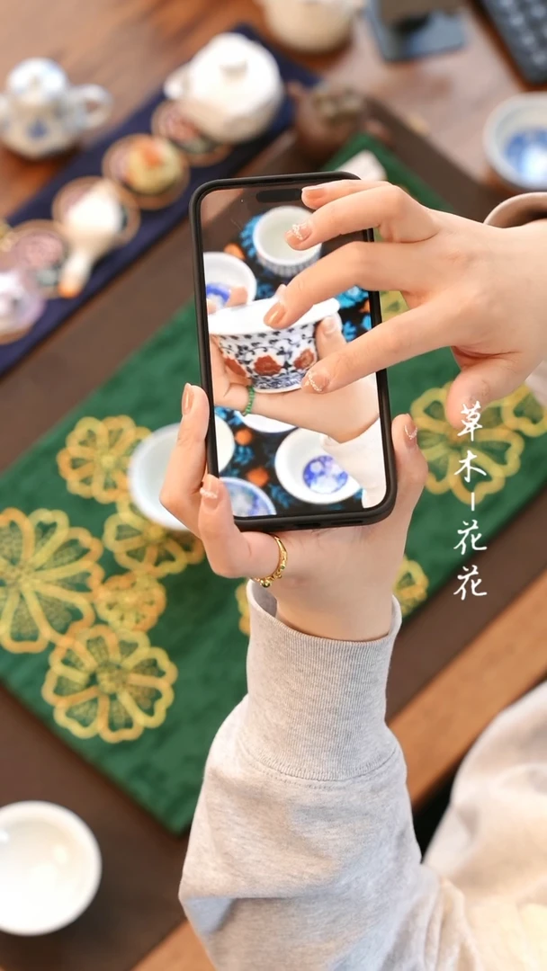 【闪购商品】月造缠枝莲釉里红压手杯大