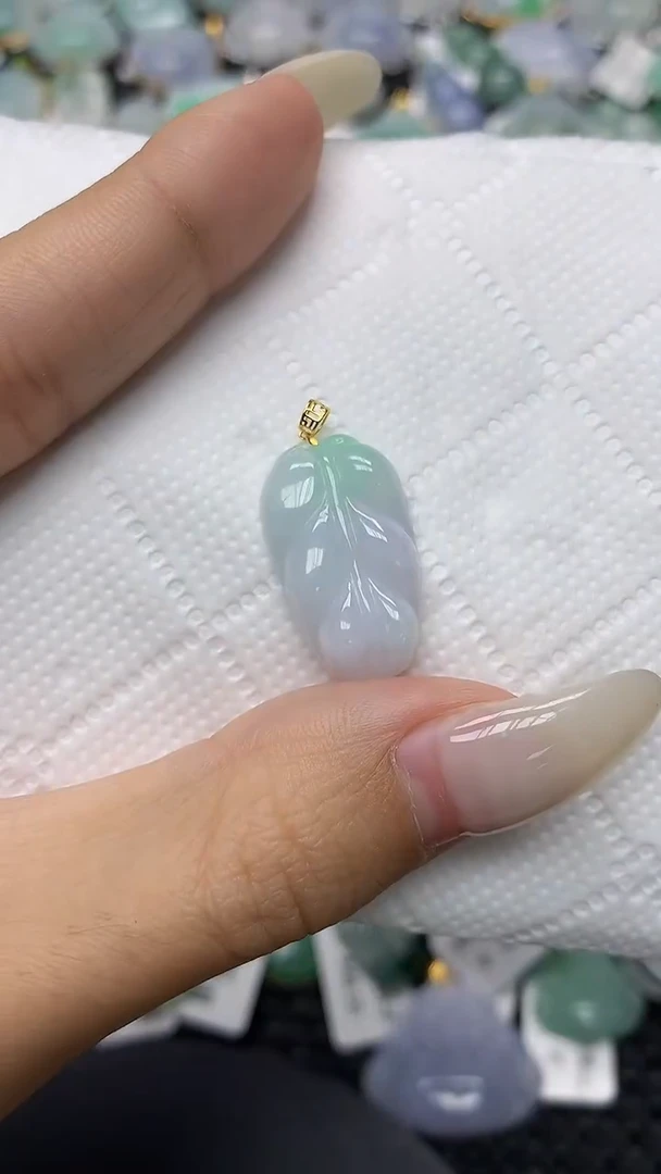 颈饰18K金镶嵌翡翠11111111111