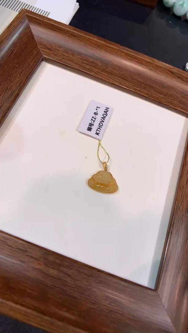 颈饰18K金镶嵌翡翠佛公