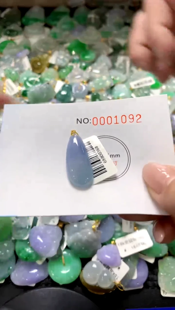 颈饰18K金镶嵌翡翠1111111111111111