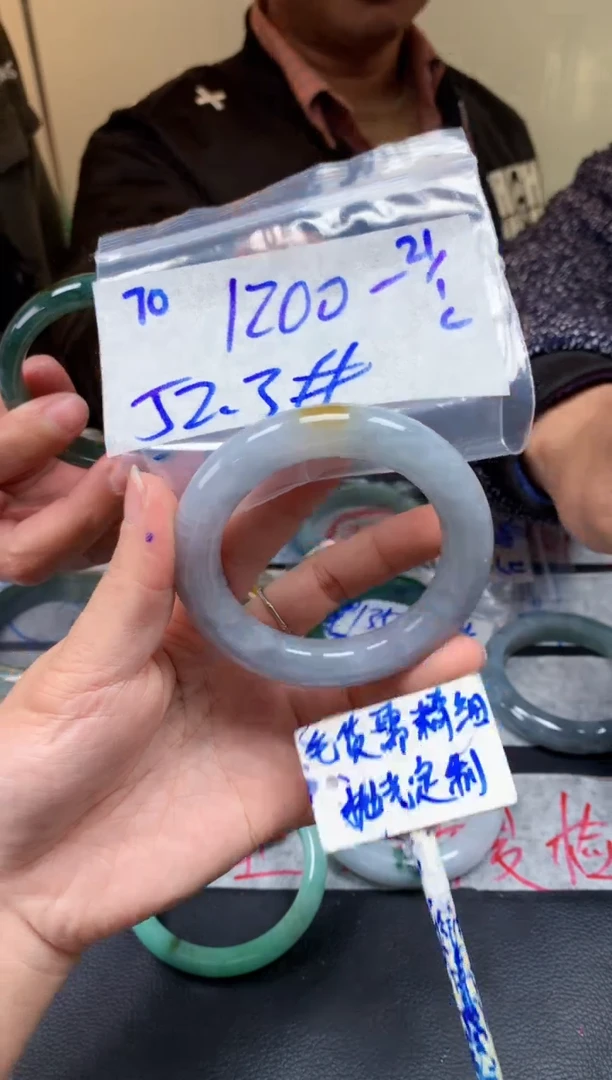 【闪购商品】定制翡翠未镶嵌70毛货需精细抛光手镯多样性拍一发一