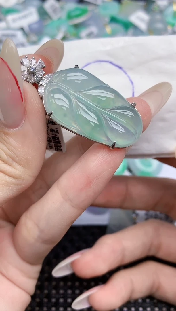 颈饰未镶嵌翡翠   天然翡翠A货  百元以上9米证书费自理