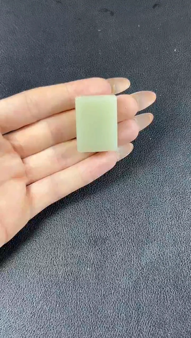 和田玉未镶嵌吊坠(赠链)且末微色差迪克兰二细吊坠