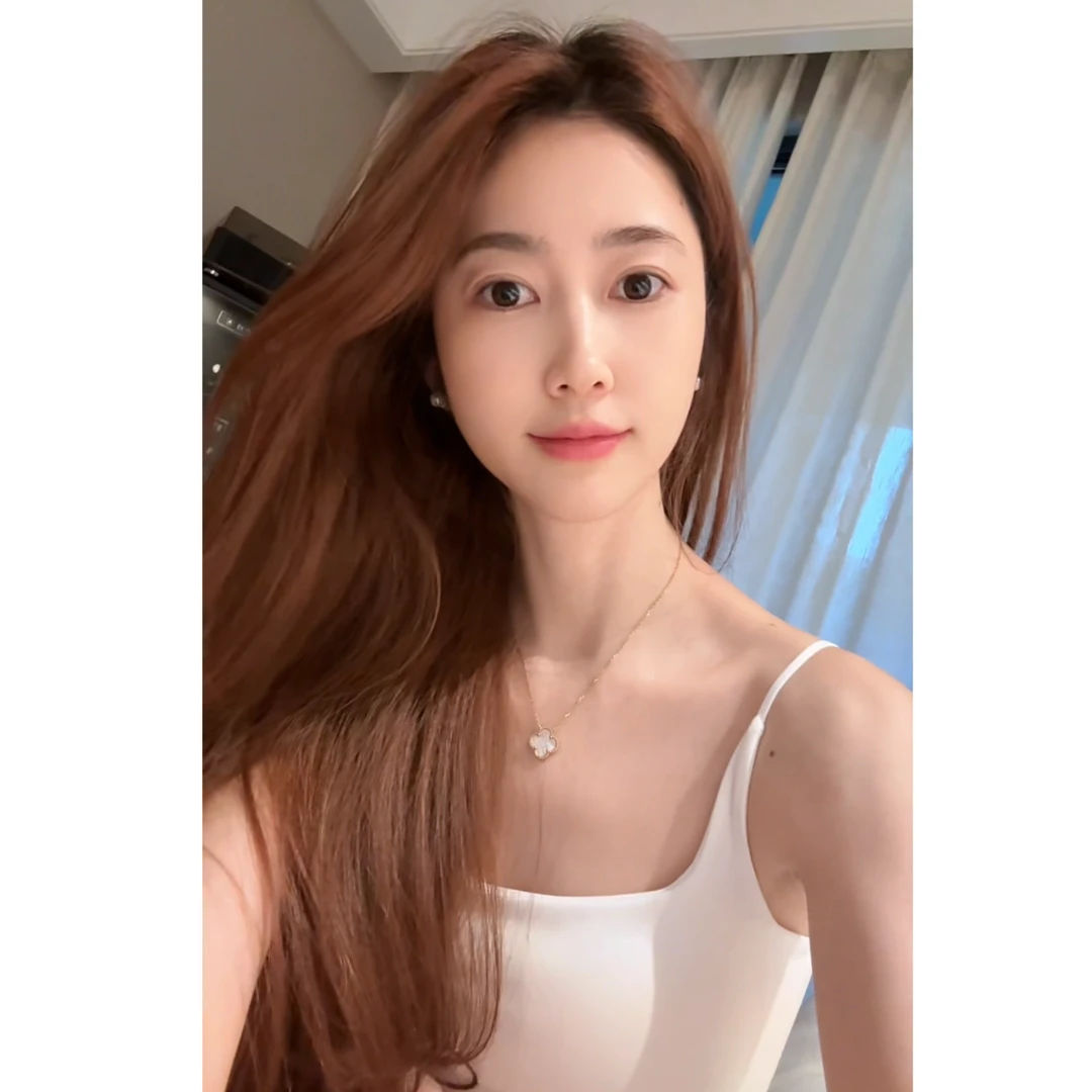 大芽是我MsDaya【一件超好搭的小吊带】