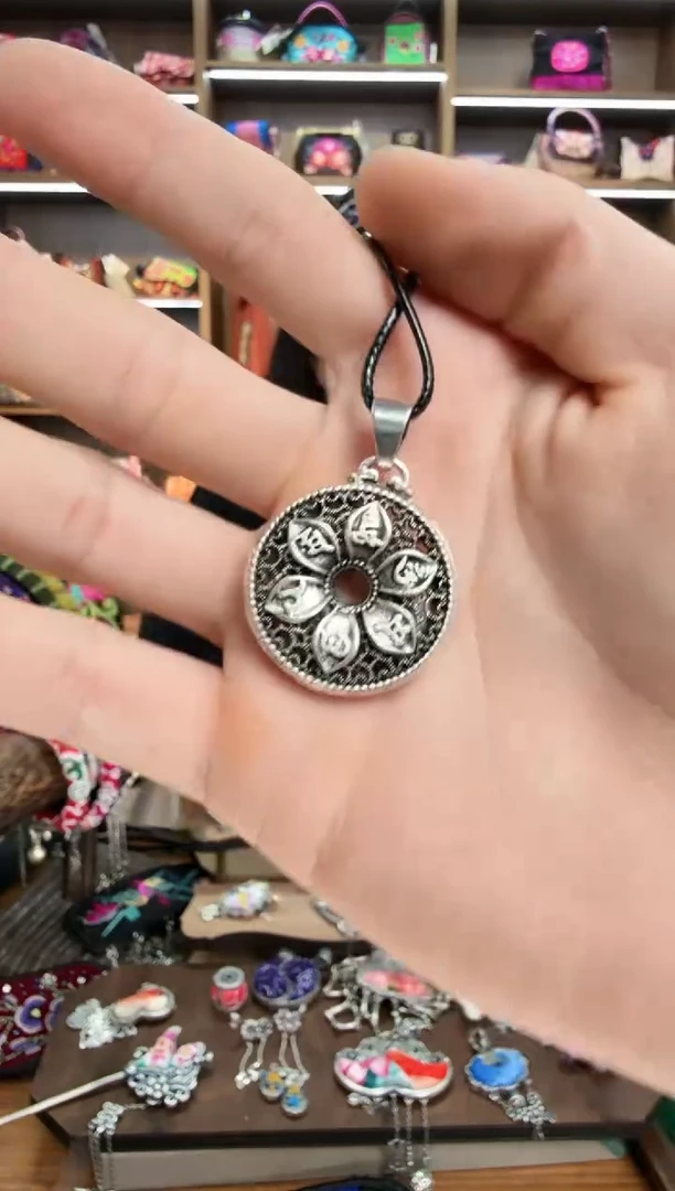 【闪购商品】织绣137蒙阿苏苗绣传承