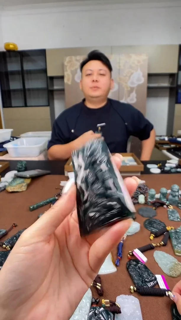 颈饰未镶嵌翡翠 多样性发其一