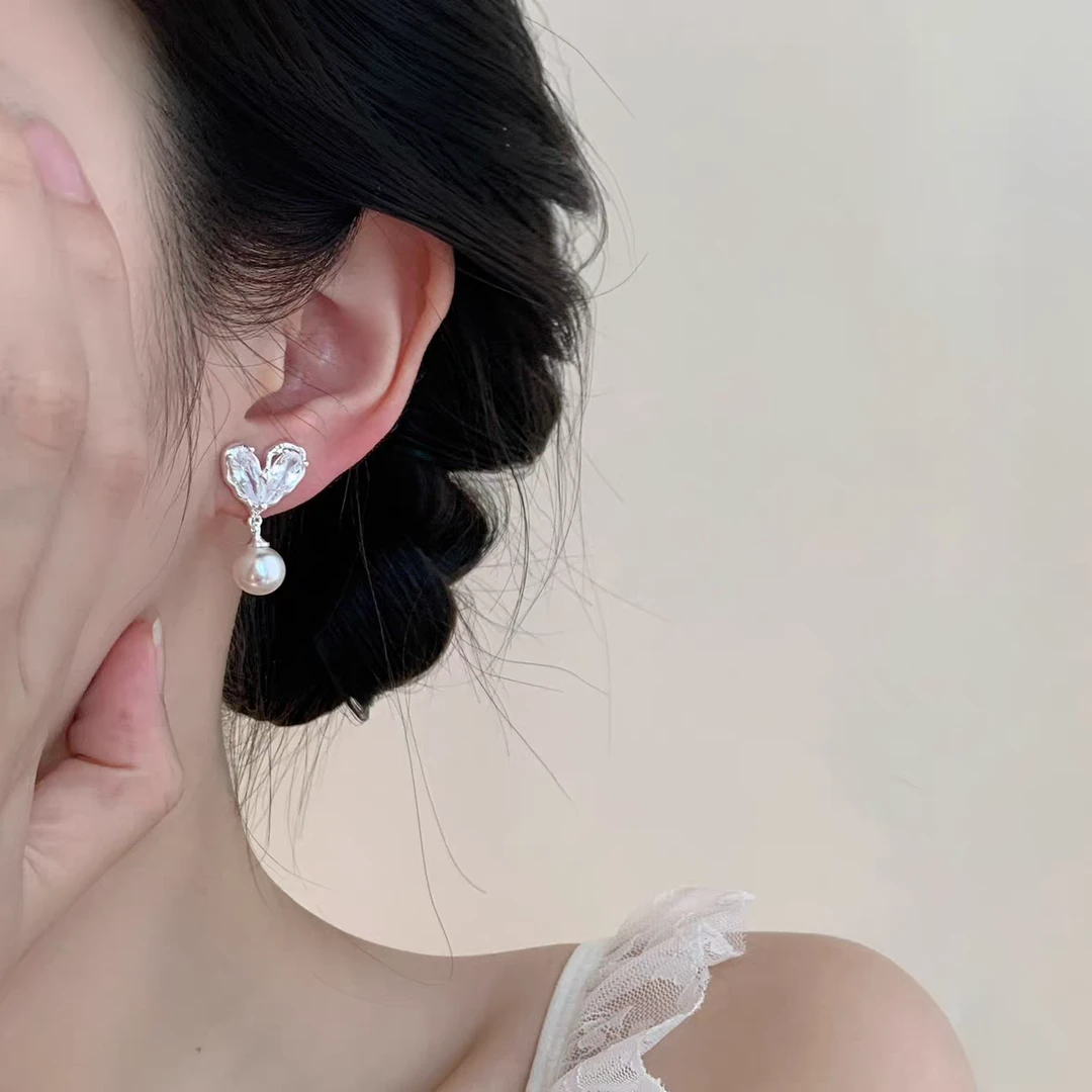 铜合金耳饰 轻奢心形仿珍珠蚊香盘耳夹无耳洞方圆脸耳饰高级款