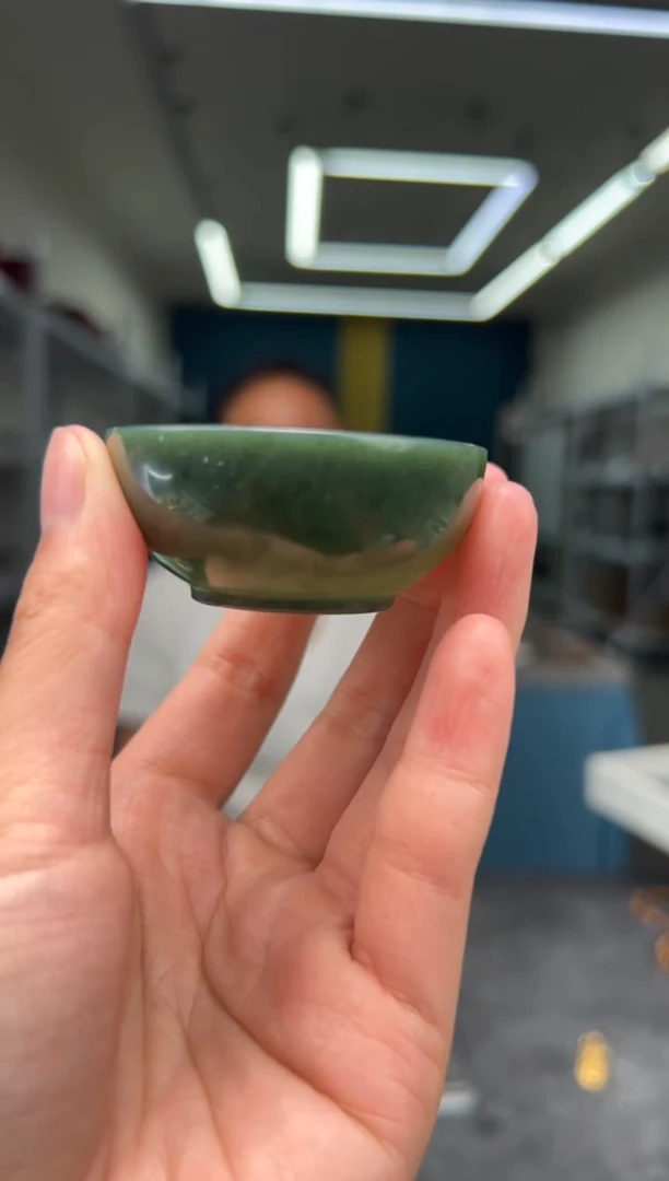 和田玉未镶嵌把件小碗