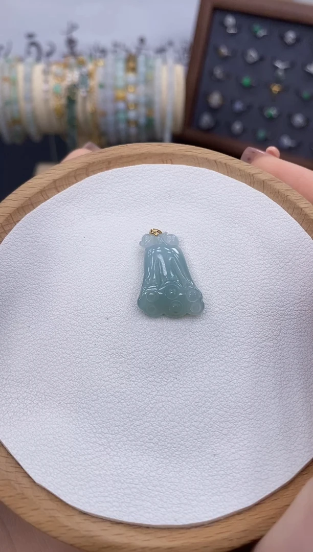 翡翠未镶嵌颈饰哥哥