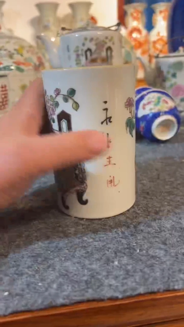 摆件瓷摆件瓷摆件钟鼎笔筒