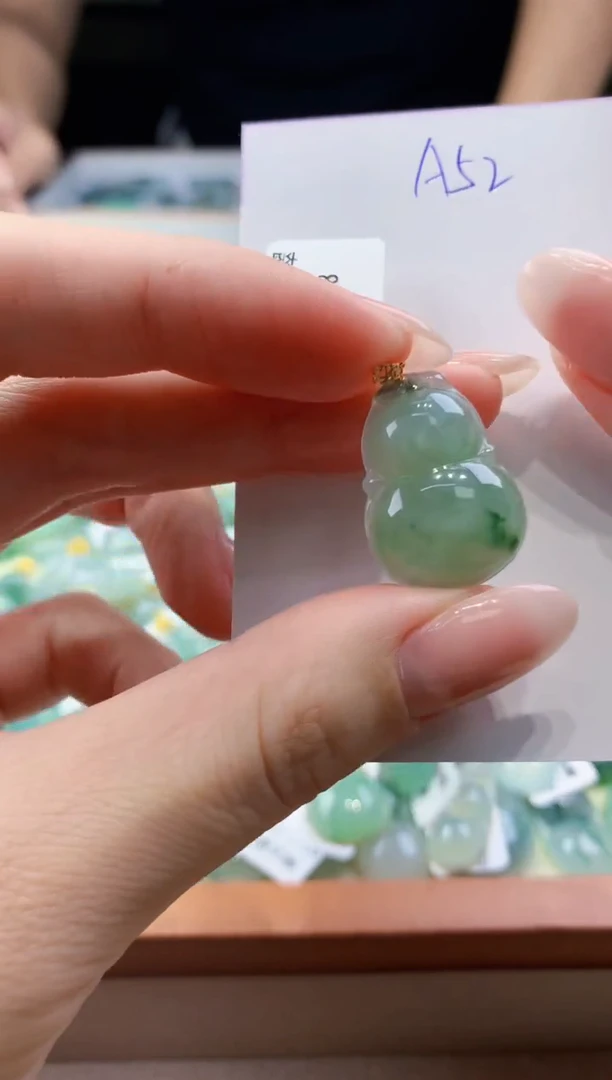 翡翠18K金镶嵌颈饰天然缅甸a货翡翠