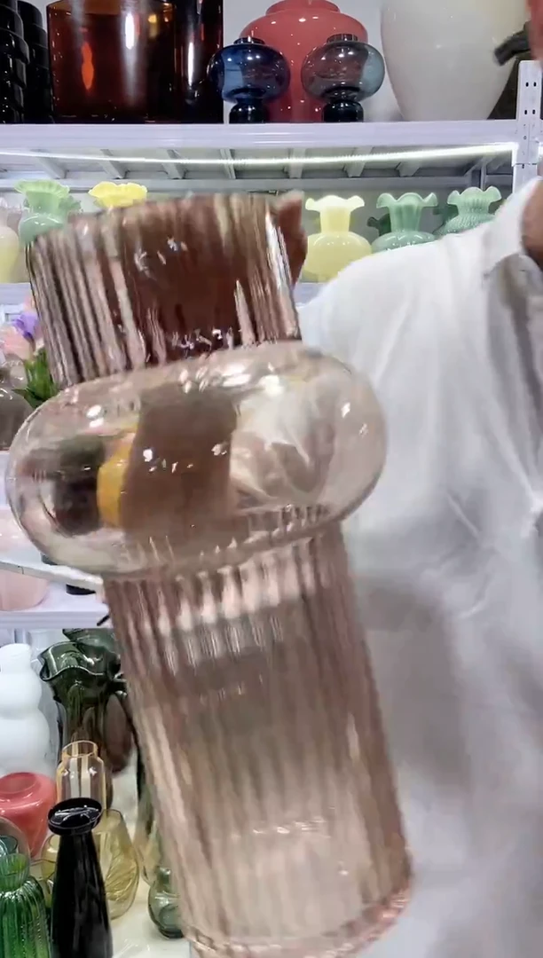 透粉小蛮腰花瓶.......