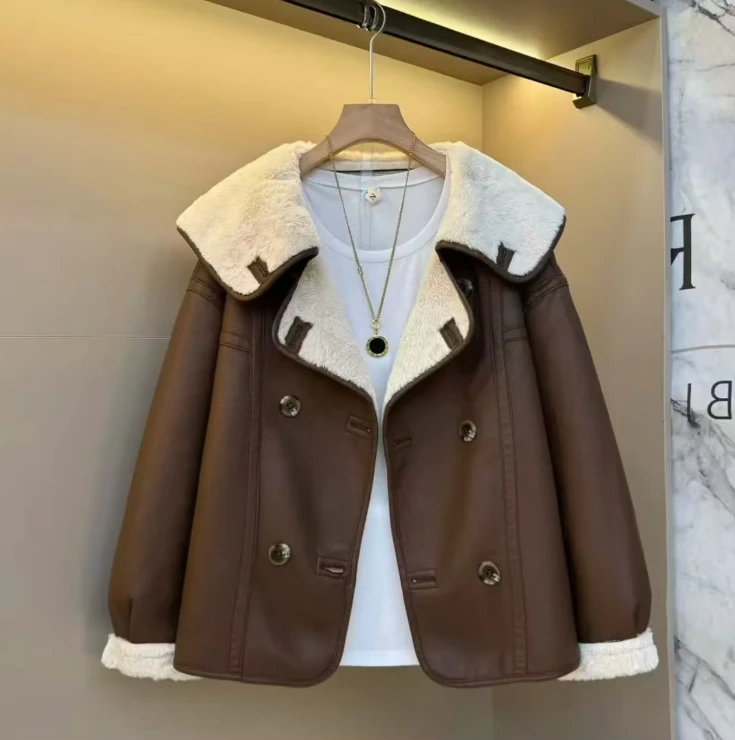 乐1098欧货潮流简约时尚气质pu皮2025新款冬设计款短女士遮肉外套