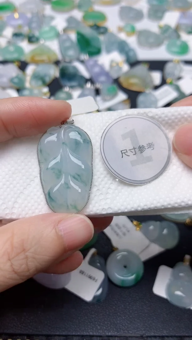 颈饰18K金镶嵌翡翠天然缅甸A货翡翠