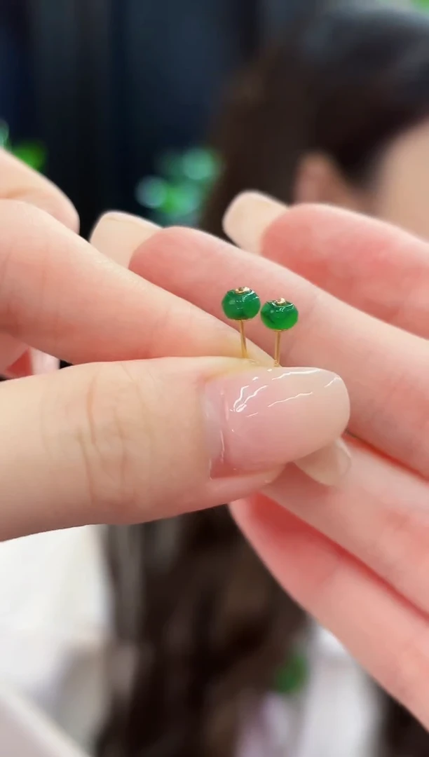 18K金镶嵌翡翠耳饰新 缅料A货/多样性发货/一对 含耳堵