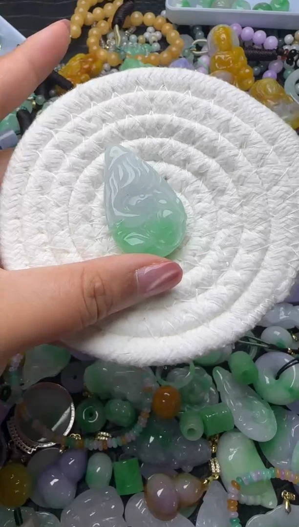 颈饰未镶嵌翡翠天然缅甸翡翠吊坠
