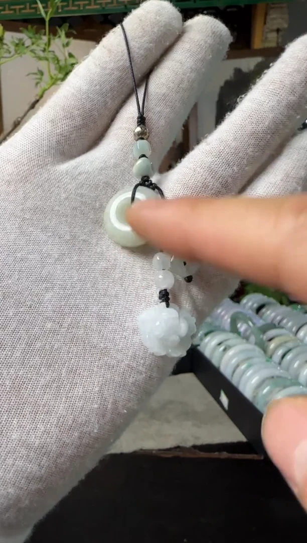 【闪购商品】翡翠挂件未镶嵌手机挂