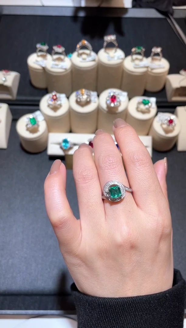 铂Pt900镶嵌戒指祖母绿1.06ct