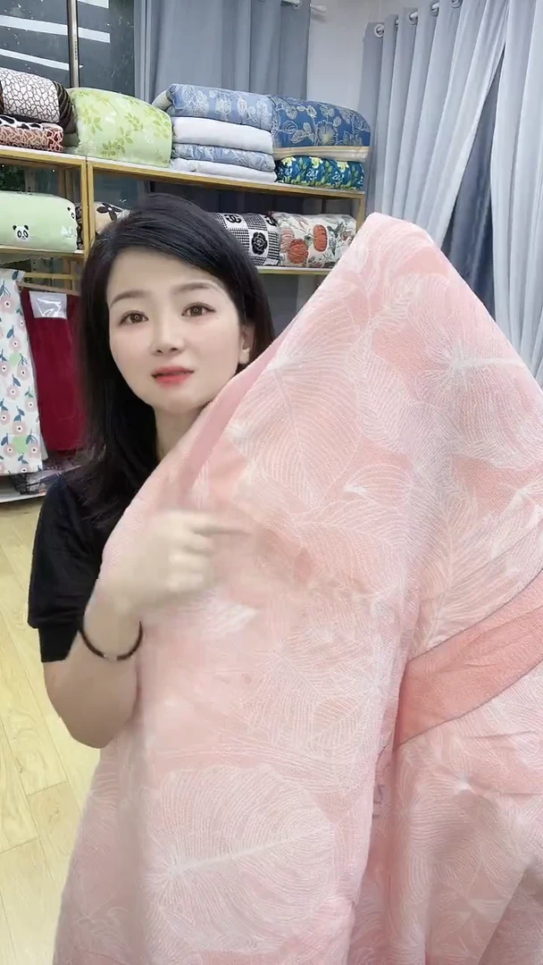 牛奶绒200*230粉大业被子沾污瑕疵