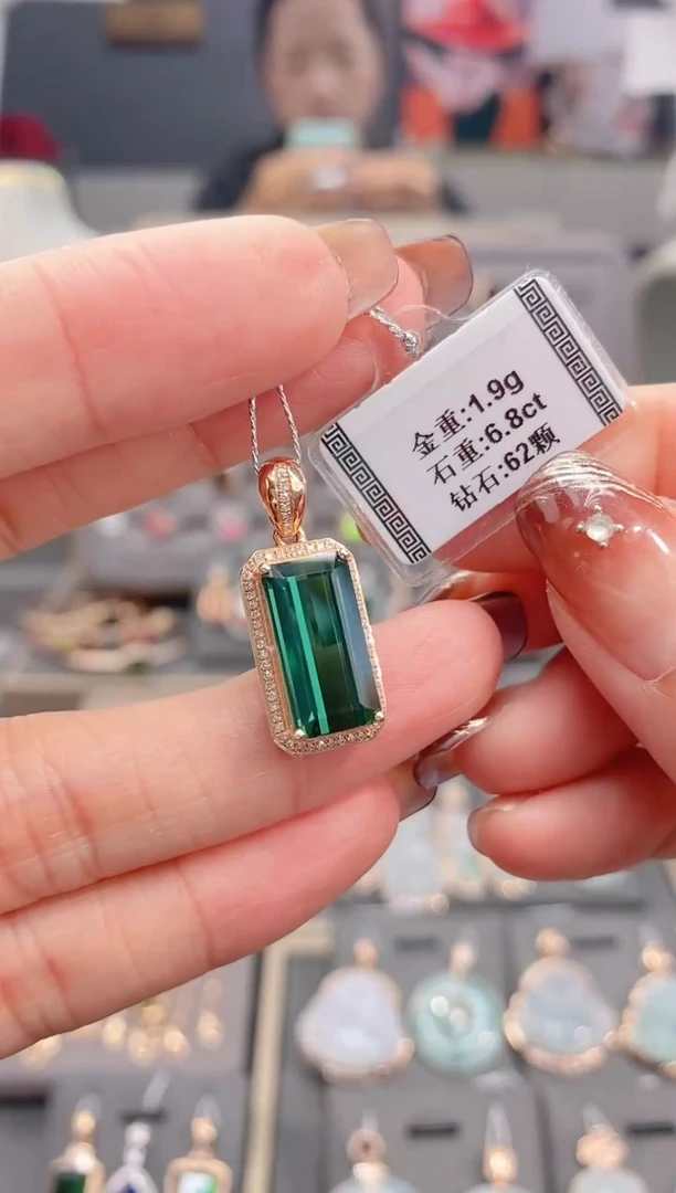 颈饰18K金镶嵌碧玺6.8