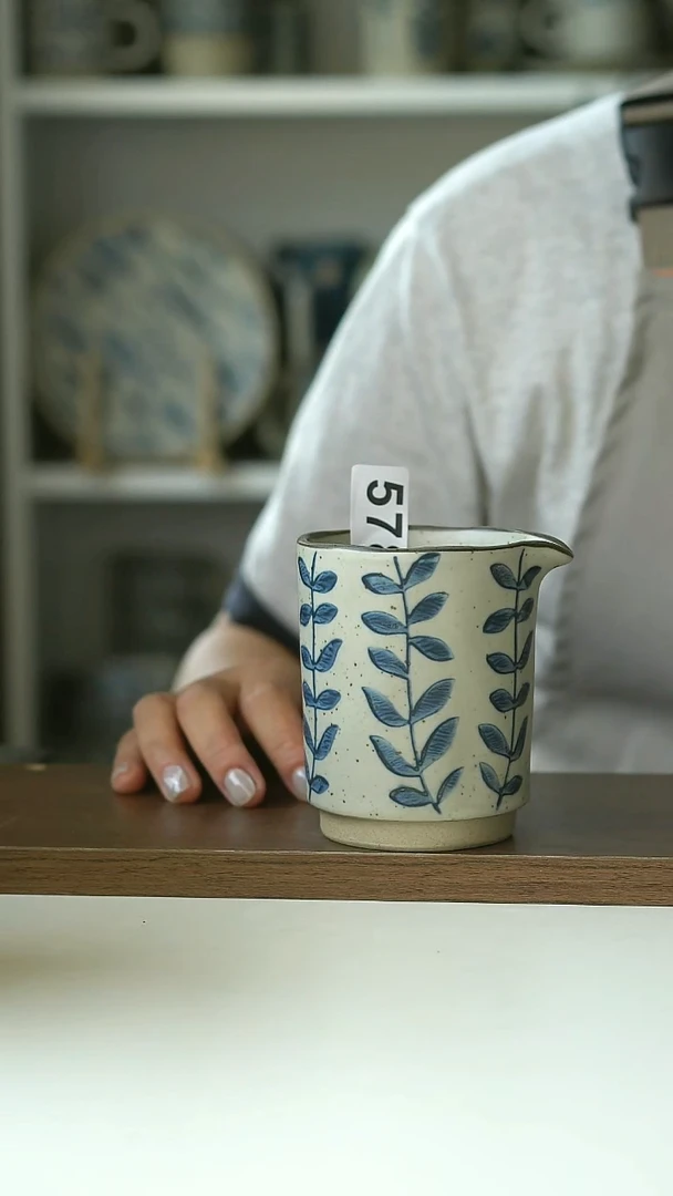 578微瑕青花手绘藤蔓300ml公道杯@4-2@