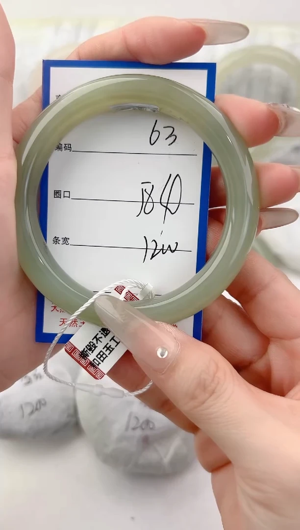 未镶嵌手镯和田玉63颜色微差无瑕疵