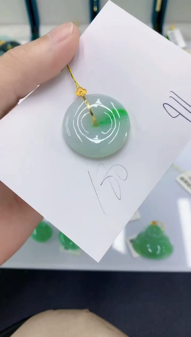 颈饰18K金镶嵌翡翠翡翠