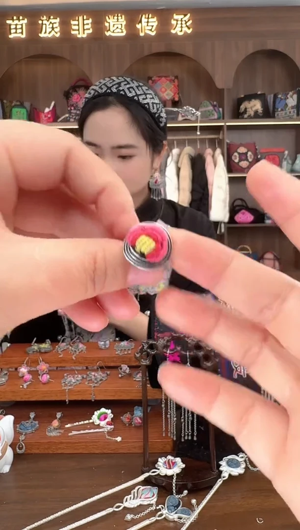 【闪购商品】织绣扶光苗绣传承53