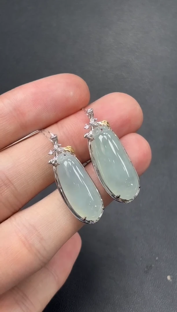 颈饰18K金镶嵌翡翠福瓜多样性发一件