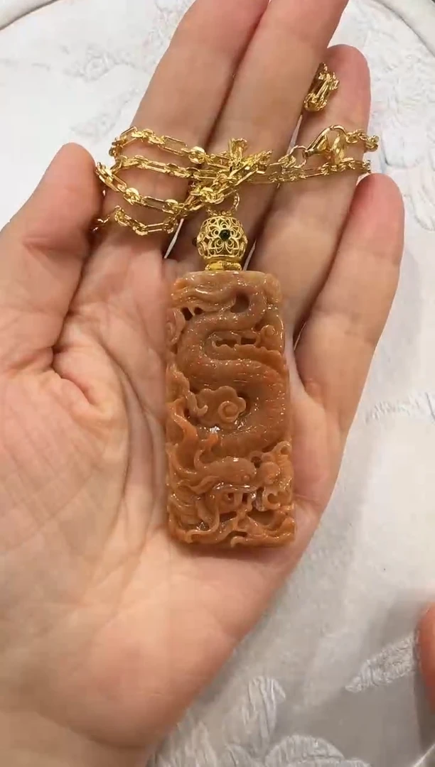翡翠未镶嵌颈饰国风
