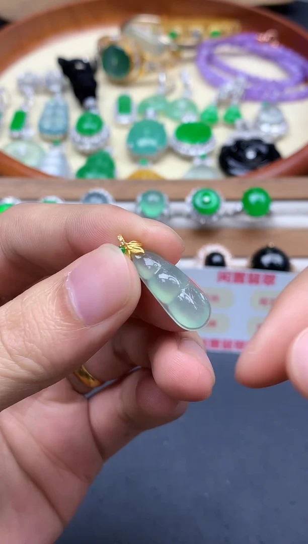 颈饰18K金镶嵌翡翠90-中国好珍宝