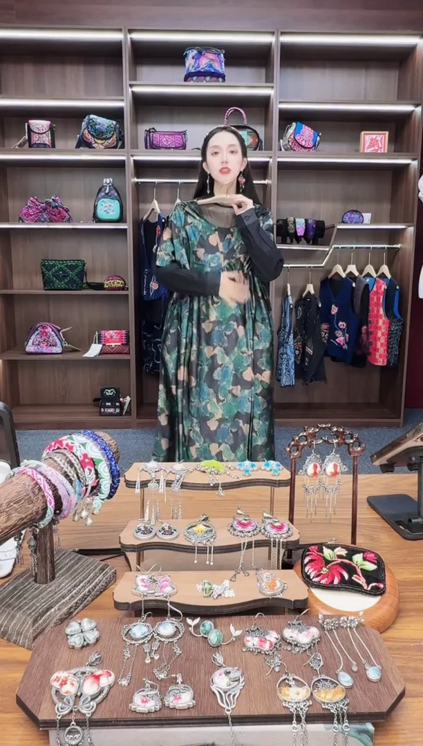 织绣A85蒙阿苏苗绣传承店