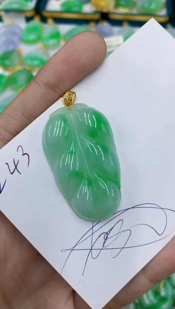 翡翠18K金镶嵌颈饰11111111111