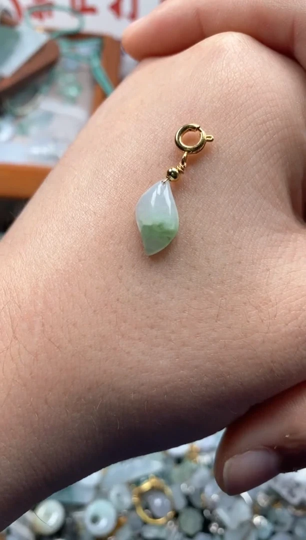 【闪购商品】翡翠颈饰未镶嵌哥哥