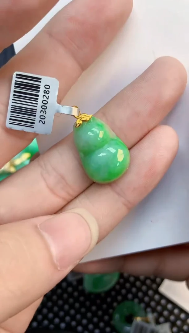 翡翠未镶嵌吊坠(不含链)1