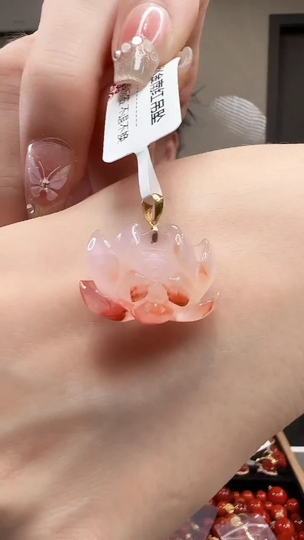吊坠(不含链)18K金镶嵌南红玛瑙/莲花