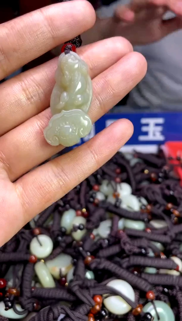 未镶嵌和田玉挂件1