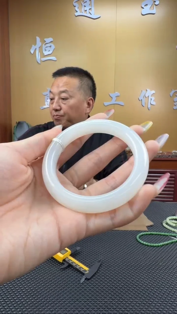 颈饰未镶嵌和田玉手镯58