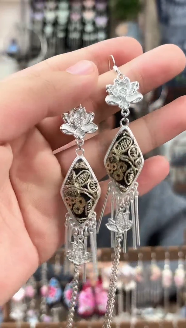 织绣民族风非遗老绣饰品552